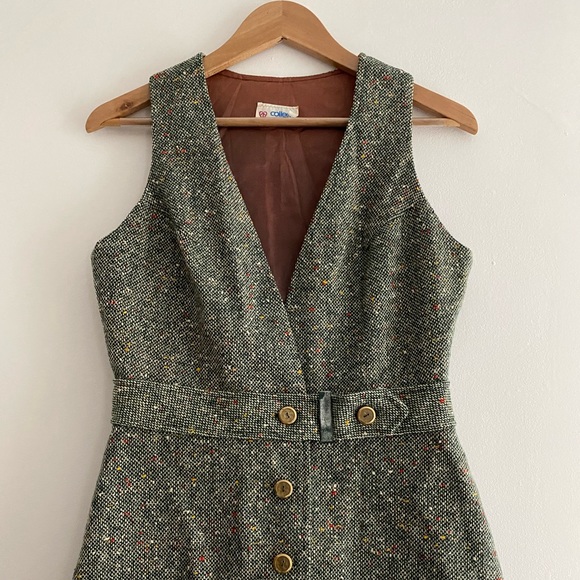 Vintage Vest. Good condition. Slight wear and tear on button. Size M. - Picture 1 of 4
